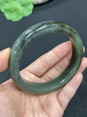 H41905201 和田玉正圈手镯    圈口62.2      货品总重约69.1g