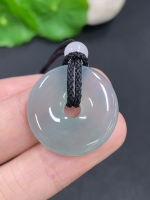 F42967373 翡翠平安扣 货品总重量约6.5克（含绳重）配珠非翡翠