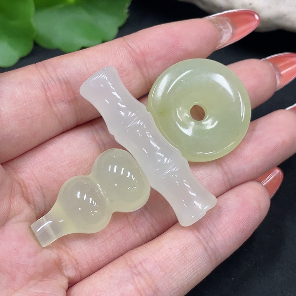 H34061920 Xiuyu (serpentine jade)