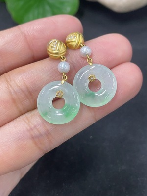 F46551072 翡翠镶嵌耳饰 18k 配镶钻石 货品总约重3.17g 配珠非A