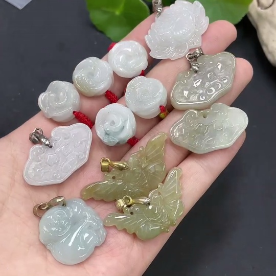 F16762352 Jadeite Pendant Non-Gold One Hand 12 Pieces