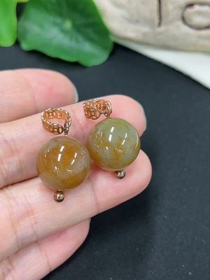F46545085 翡翠挂件一手走（非金）（颜色成因未定）