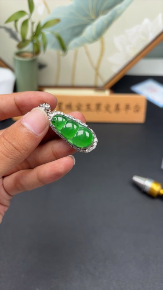 F34022868 Jadeite Auspicious Bean Inlaid Pendant Non-Gold Inlaid Total Weight About 7.4g