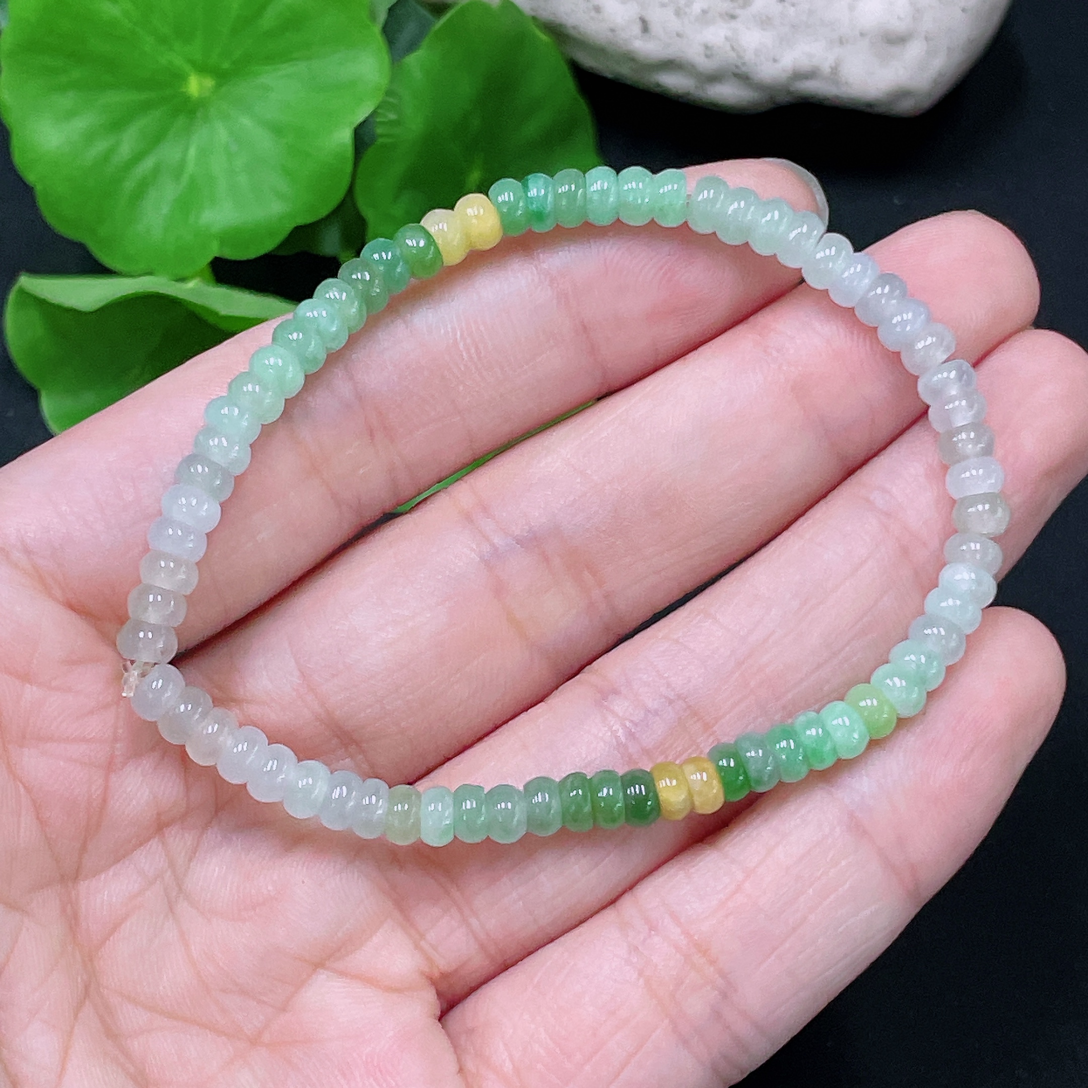 F33866129 Jadeite bracelet, approx. 4.4mm beads, total weight approx. 6.89g, color origin undetermined