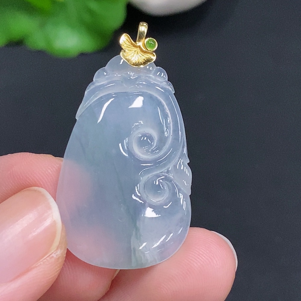 F30555199 Jadeite Ruyi Pendant with 18K Gold Bail, Total Weight Approximately 3.8g