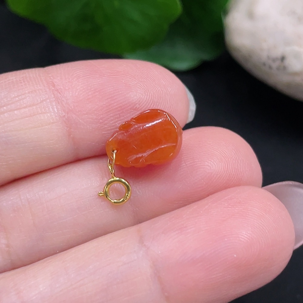 F34967191 Jadeite Pi Xiu Pendant with 18K Gold, Total Weight Approx. 1g (Color origin of yellow part undetermined)