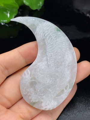 F27142992 翡翠挂件 货品总重约33.9g