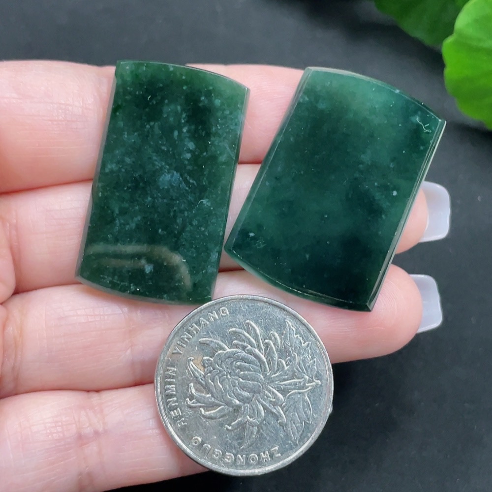 F27065030 A batch of jade pendants