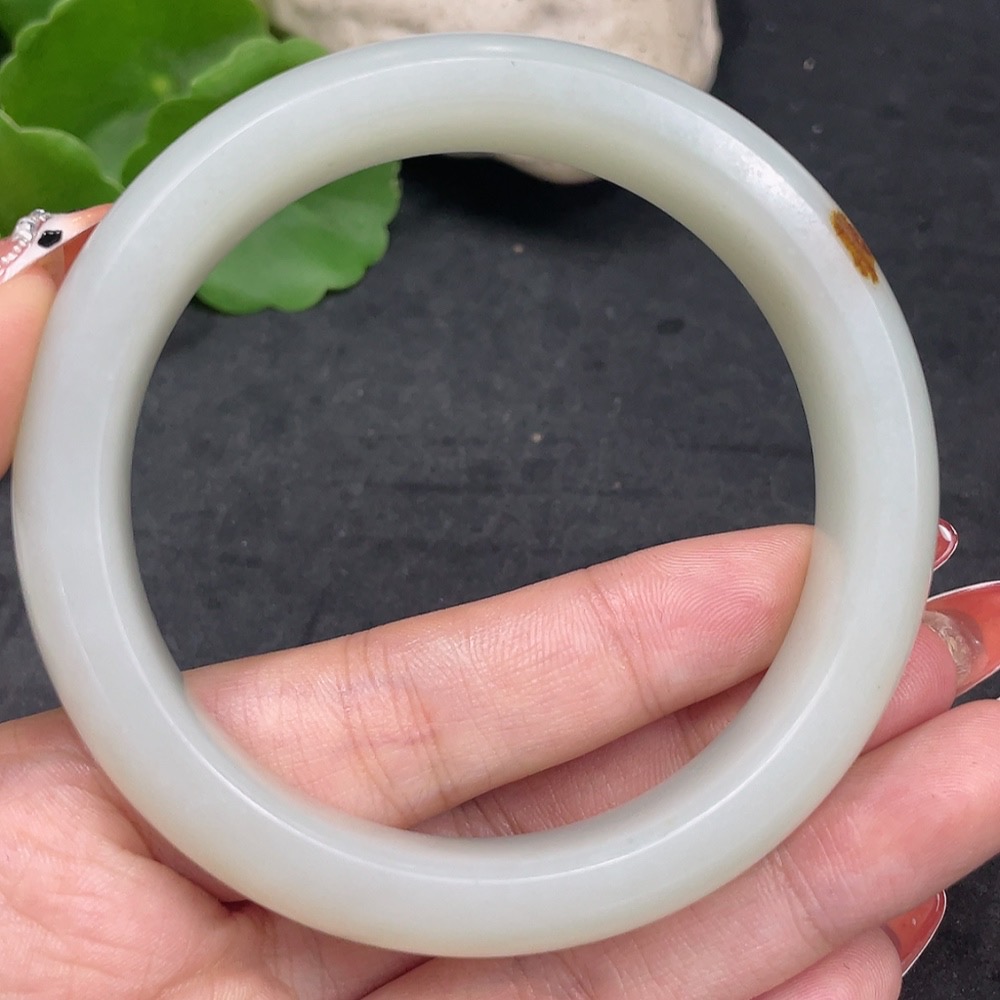 H34979385 Hetian Jade Round Bracelet Size 59.7 Total Weight Approx. 64.8g Color Origin Undetermined Contains Other Mineral Components