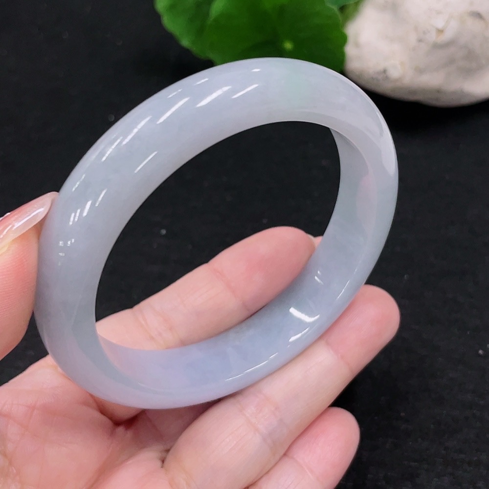 F33827428 Jadeite Round Bangle 57.2 Loop Size Total Weight Approx. 57.9g