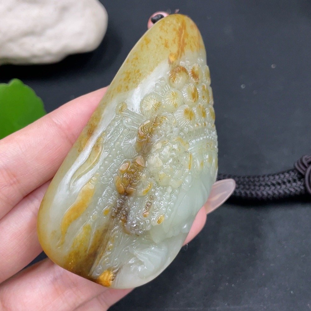 H30492276 Hetian Jade Handheld Piece - Huadan - Undetermined Skin Color Origin - Total Weight (Including String): 114.2g