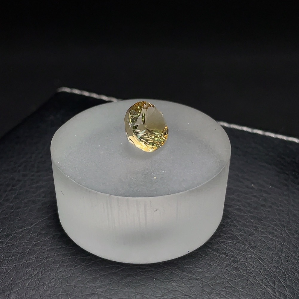 C25913594 Crystal Loose Stone Total Weight about 6.75 Carats