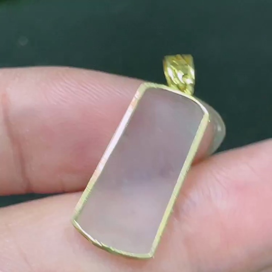 F33894198 Jadeite Pendant with 18K Gold Setting, Total Weight Approx. 1.4g