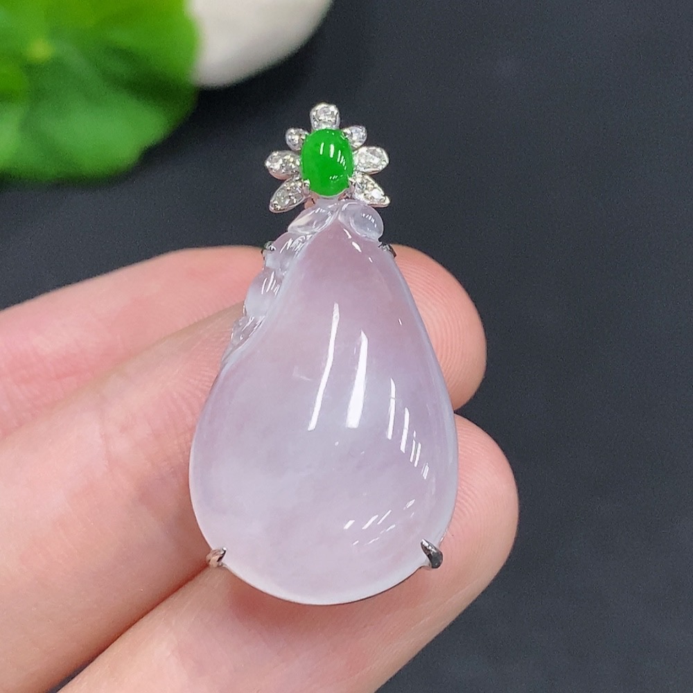 F31646104 Jadeite Fu Gua Inlaid Pendant 18k Gold Total Weight Approx. 5.3g with Diamond Accents