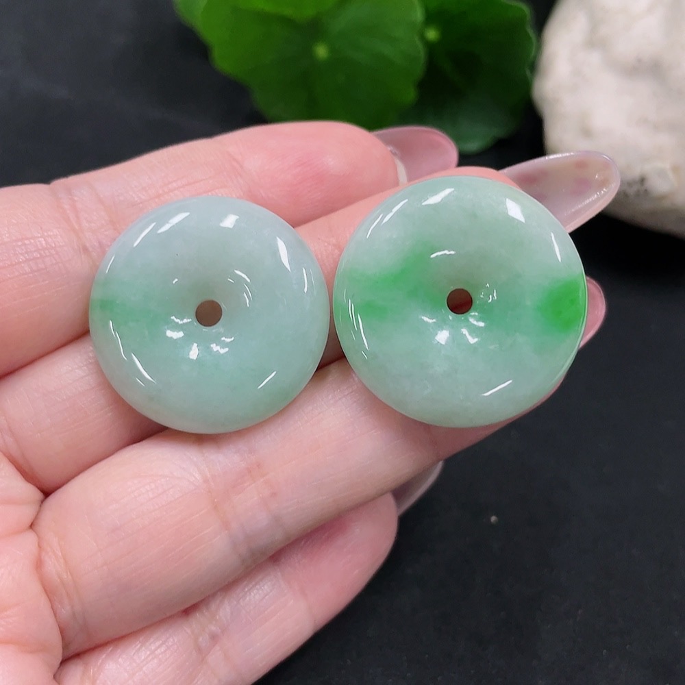 F34032530 Jadeite Peace Knob Pendant Sell as a Lot