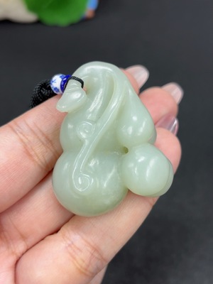 H46520638 和田玉挂件 葫芦 货品总重约【含绳】38.4g