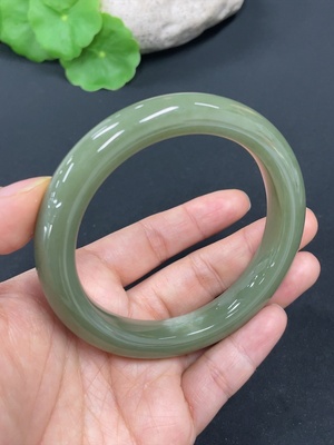 H40797895 和田玉正圈手镯    圈口59.4    货品总重约61.1g