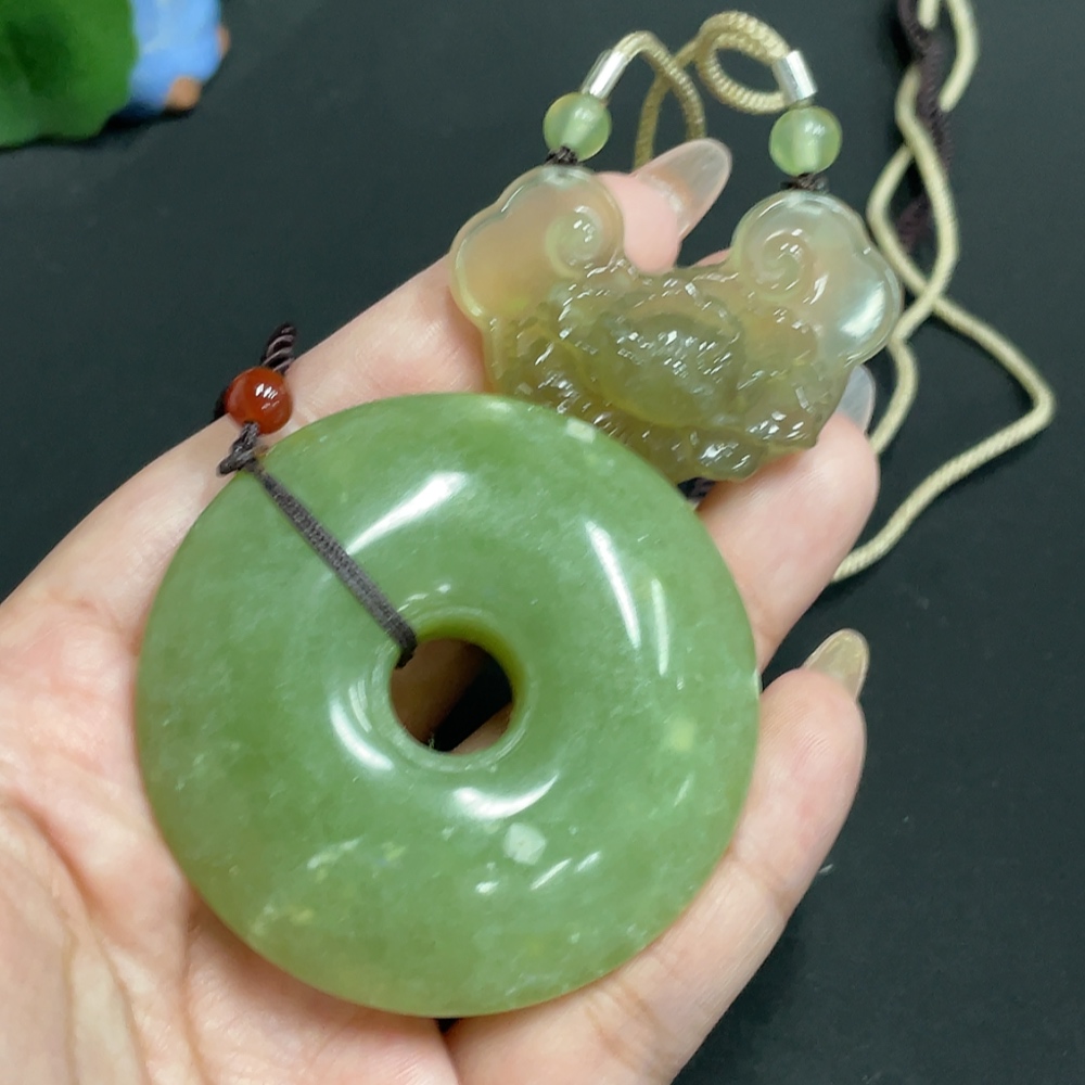 H31659723 Xiuyu (Serpentine Jade) Pendant   Blossoming Wealth   Peace Knot