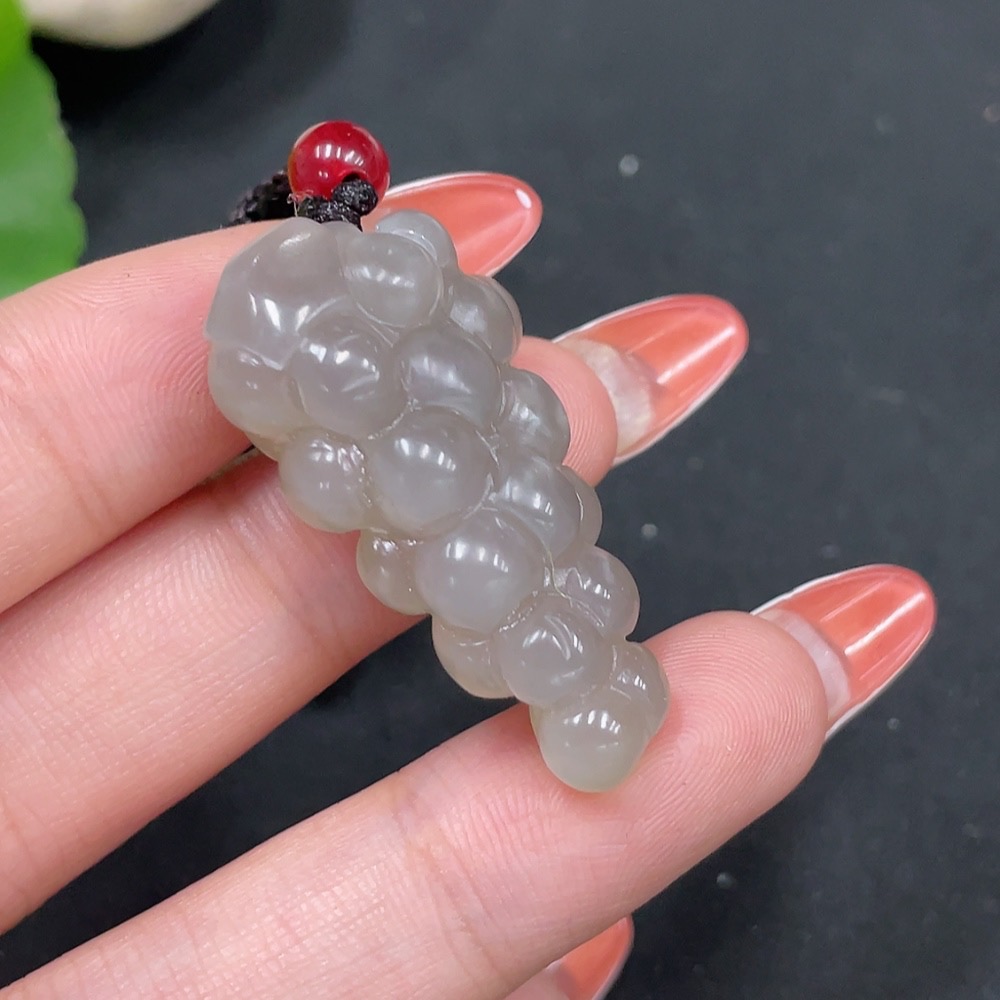 H34053549 Hetian Jade Pendant Grape