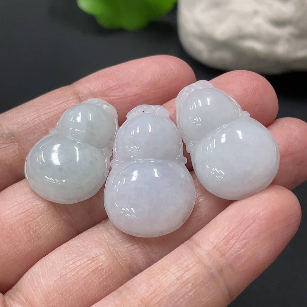 F34978338 Jadeite Gourd Pendant