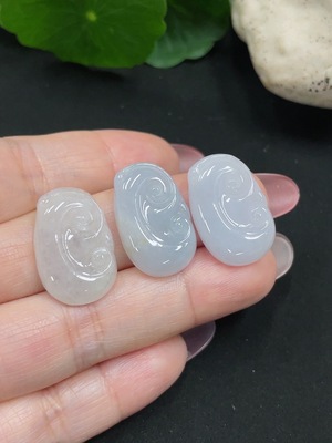 F34982632 Jadeite Ruyi Pendant Sell as a Lot