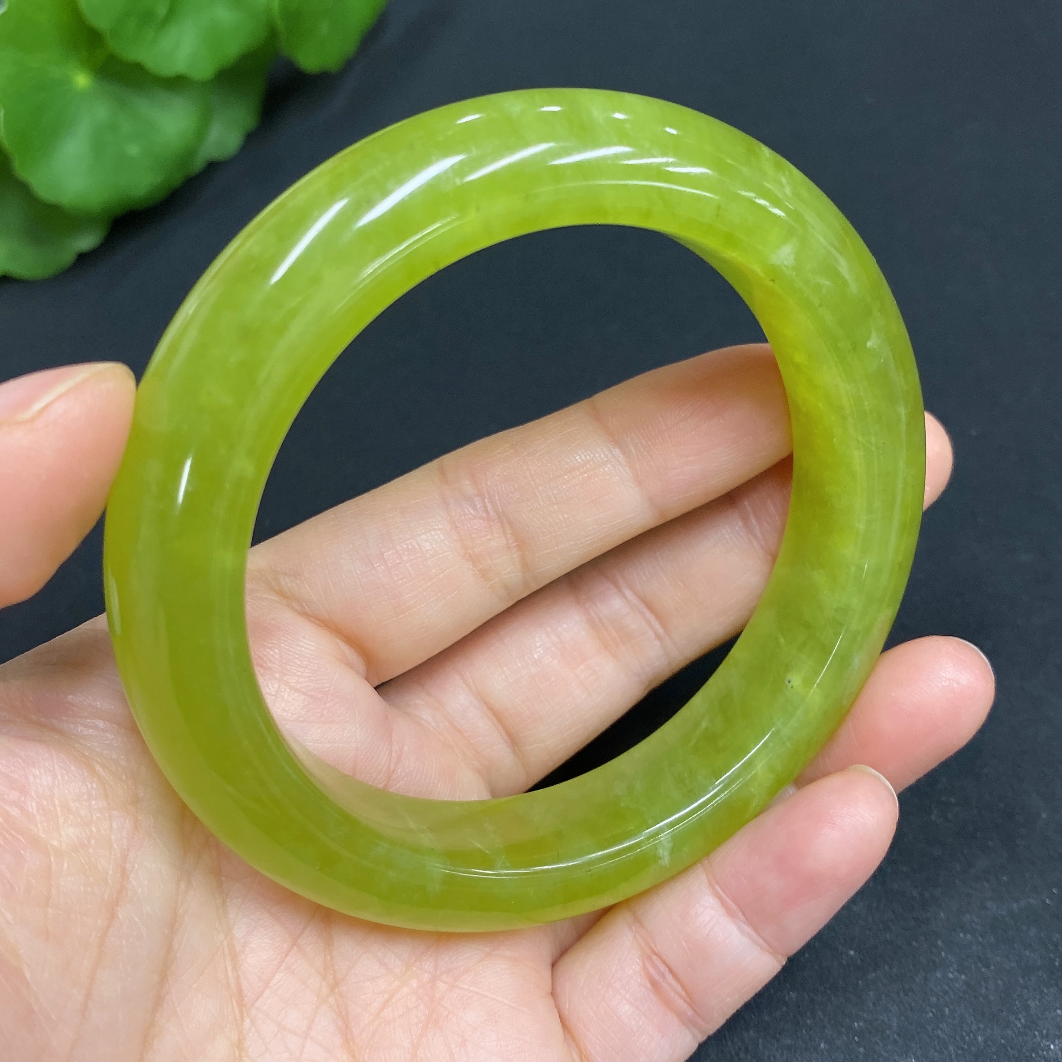 H30465697 Xiuyu (Serpentine Jade) Regular/Round Bangle