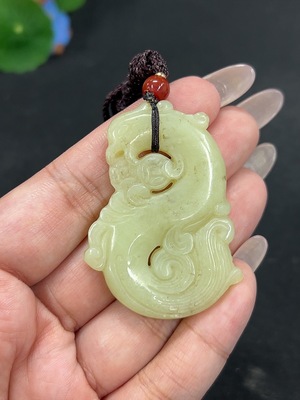 H41946215 和田玉挂件 仿古件 货品总重约[含绳]22g