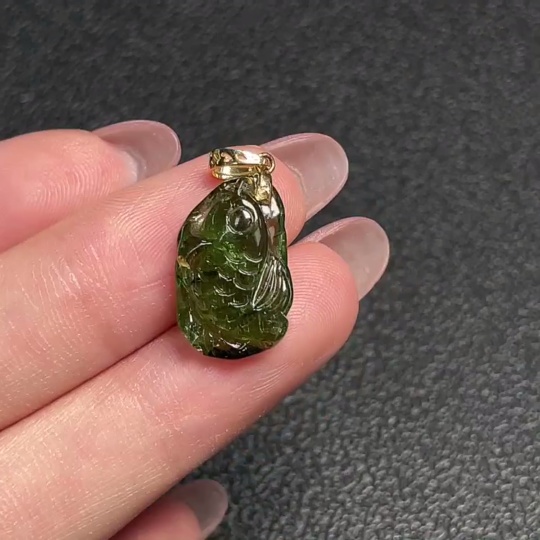 C30535979 Tourmaline Inlaid Pendant 18k Gold Total Weight Approx. 2.03g Visible Organic Matter