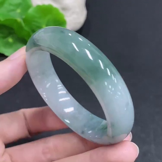 F33940425 Jadeite Round Bangle, Total Weight Approximately 56g, Size 51