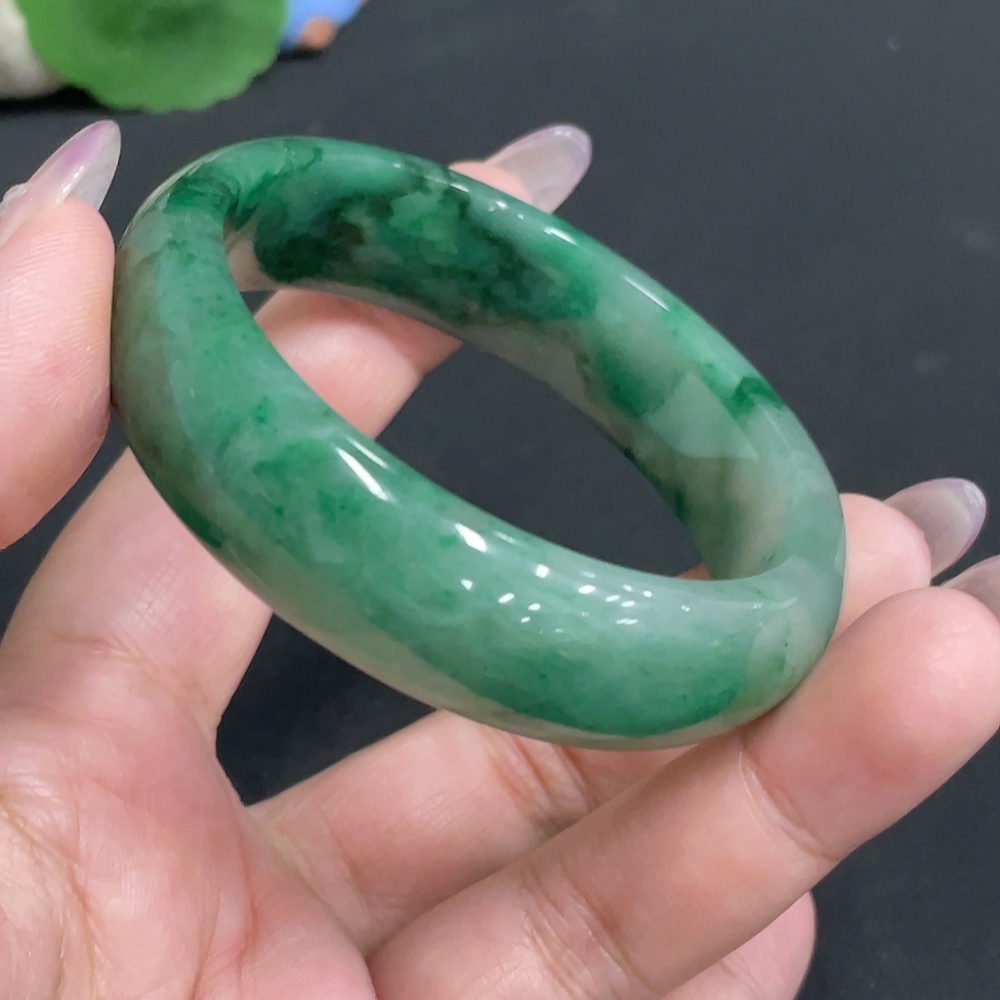H34955370 African Emerald (Dulong Jade) Regular Bangle