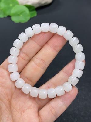 H42961047 和田玉手串 卡7.8mm左右  货品总重约21.3g 含其他矿物成分