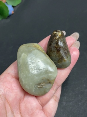 H30525861 和田玉    含其他矿物成分   皮色成因未定   货品总重约92.3g