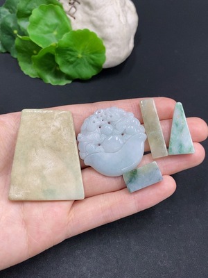 F32722676 Jadeite Pendants Sell as a Lot