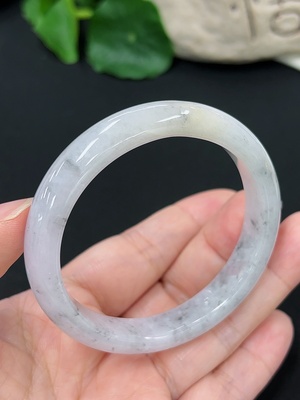 F46545708 翡翠正圈手镯 货品总重约36.15g 51.7圈口