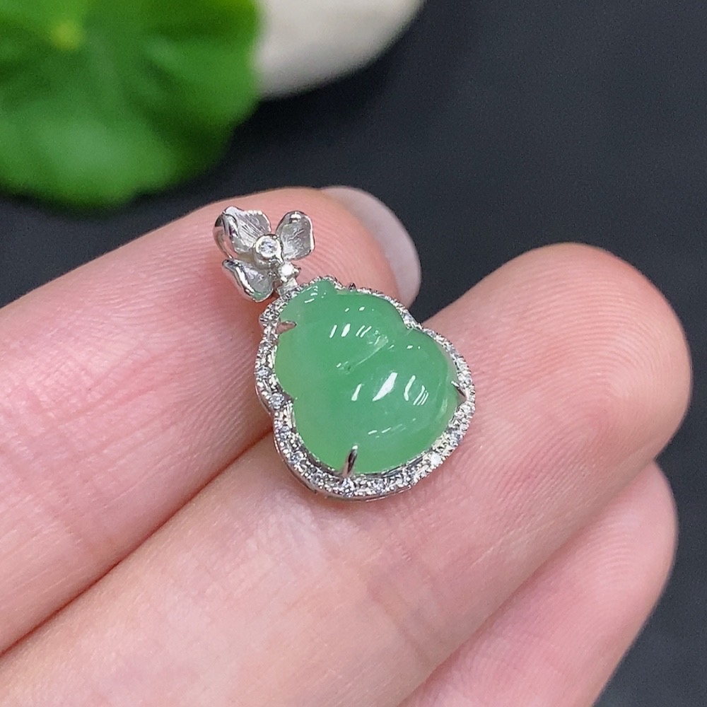 F34002951 Jadeite Gourd Inlaid Pendant 18k Gold Total Product Weight Approx. 1.19g Non-Diamond