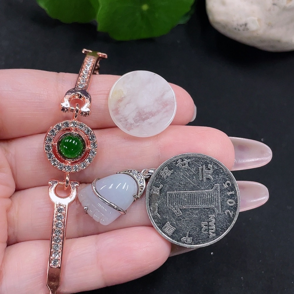 F35081930 Jadeite Pendant + Bracelet Sell as a Lot (Non-Gold Inlaid)