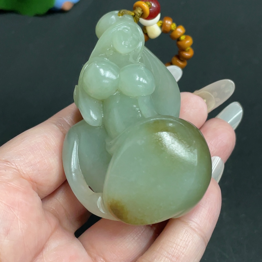 H28203929 Hetian Jade Handheld Ornament - Nation's Beauty and Heavenly Fragrance - Undetermined Skin Color Origin - Total Weight (including chain): Approx. 123g