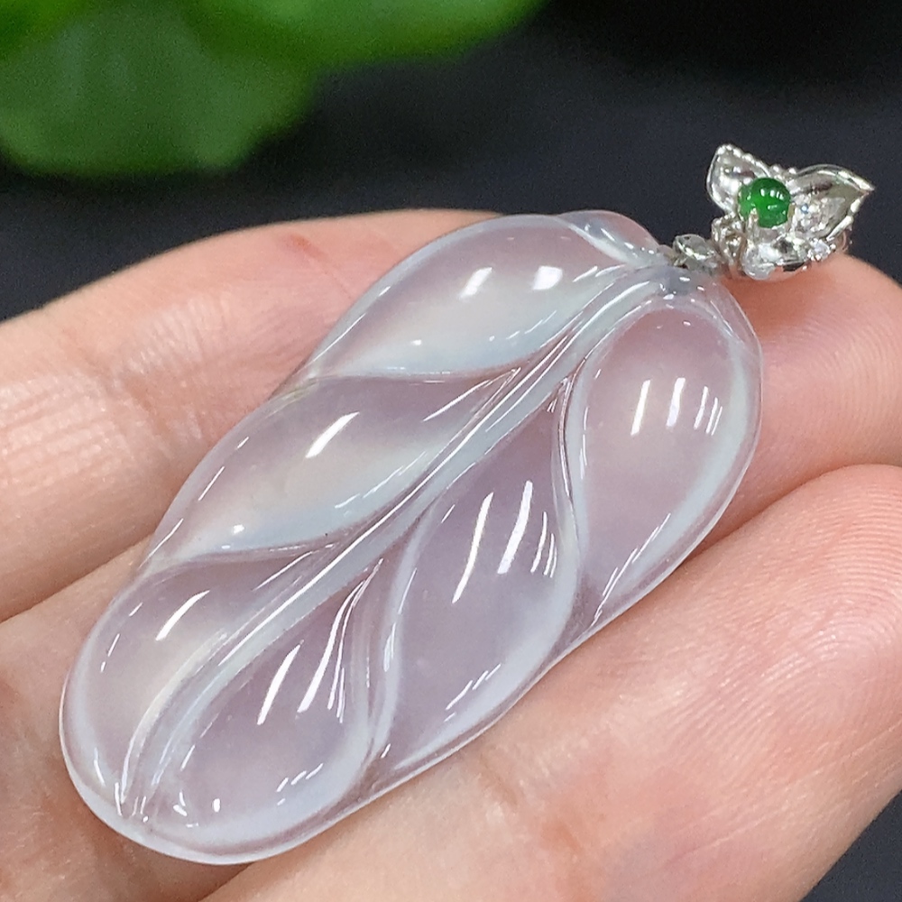 F32801214 Jadeite Leaf Pendant with 18K Gold Bail Total Weight Approx. 4.4g (Diamond Accents)