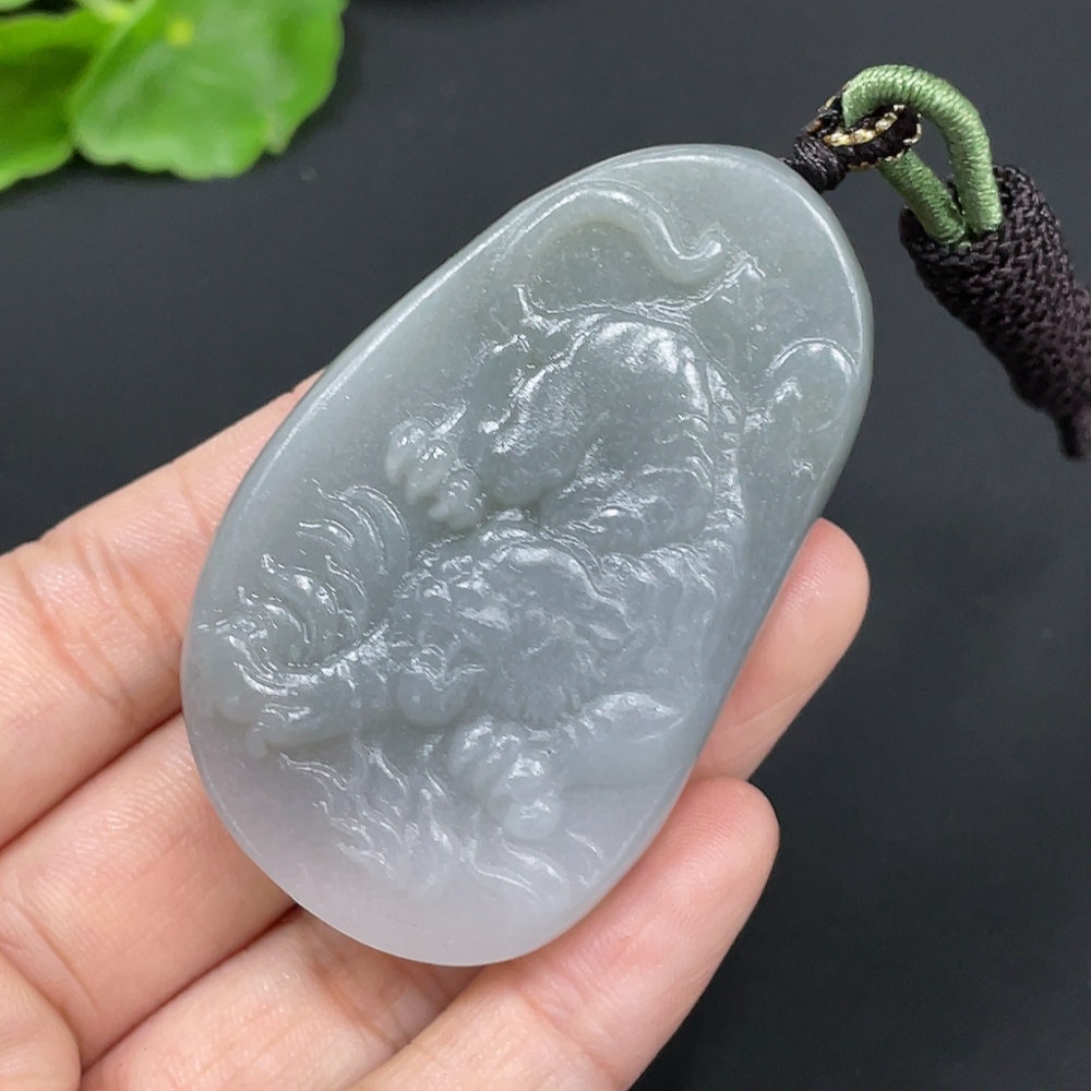 H27073349 Hetian Jade Pendant - Fierce Tiger Descending the Mountain