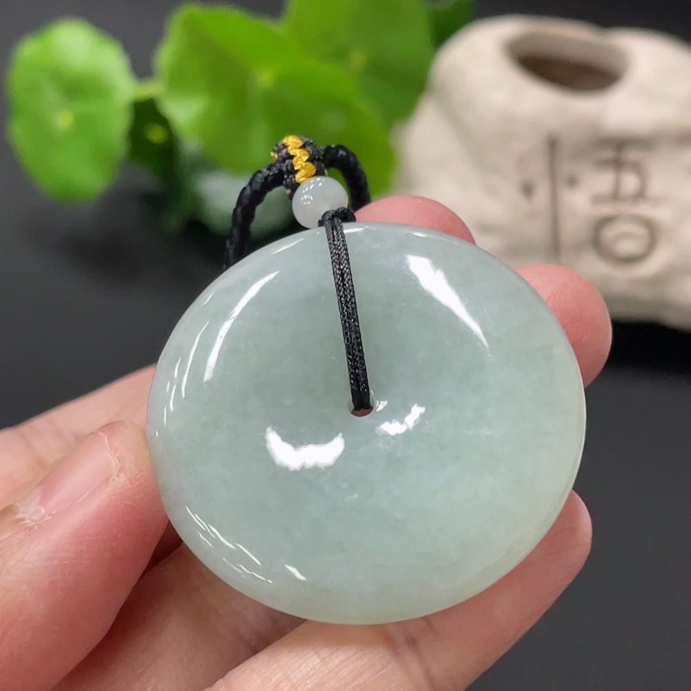 F35109386 Jadeite Peace Knot Pendant Total Weight Approximately 25.1g