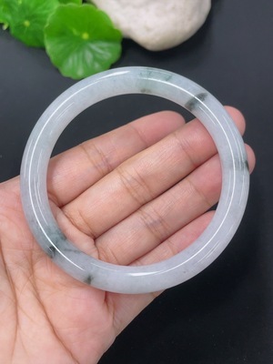 F46551822 翡翠圆条手镯 圈口54.5mm 货品总约重34.77g 含其他矿物质成分