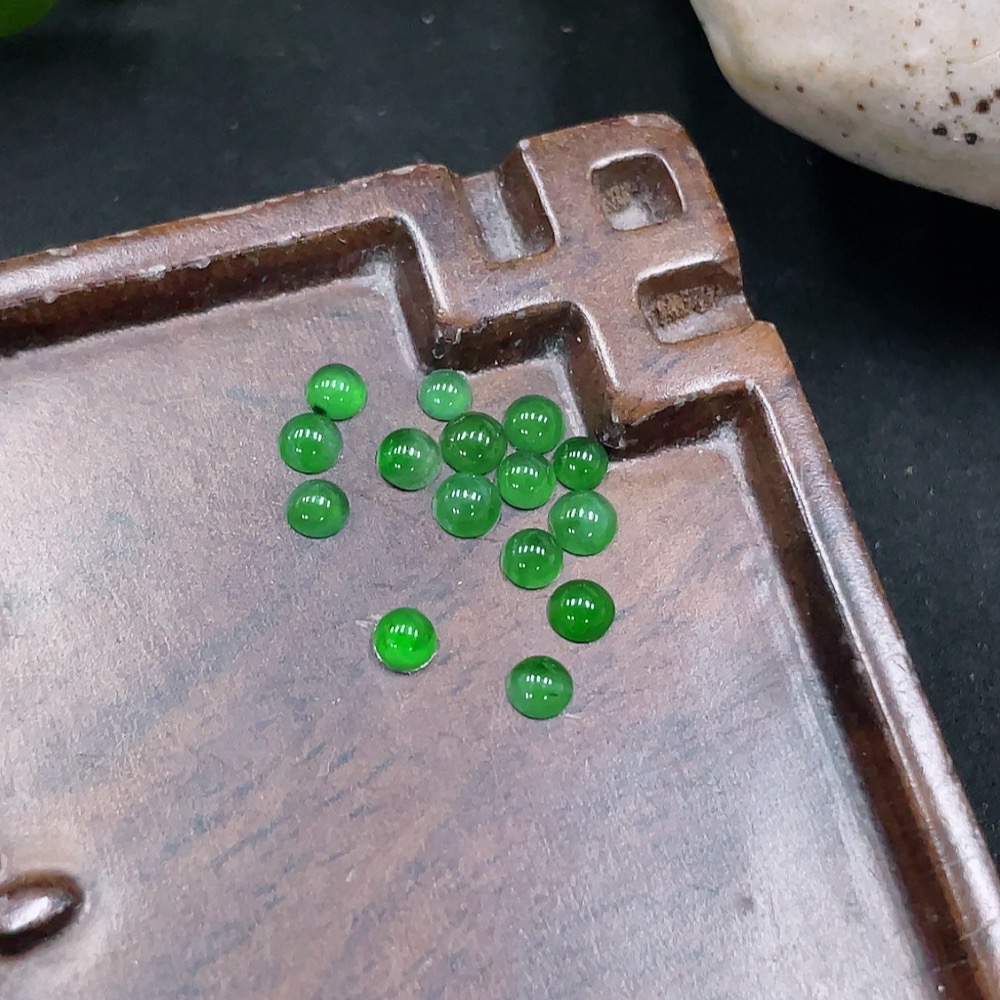 F34069391 Jadeite Cabochons Sell as a Lot