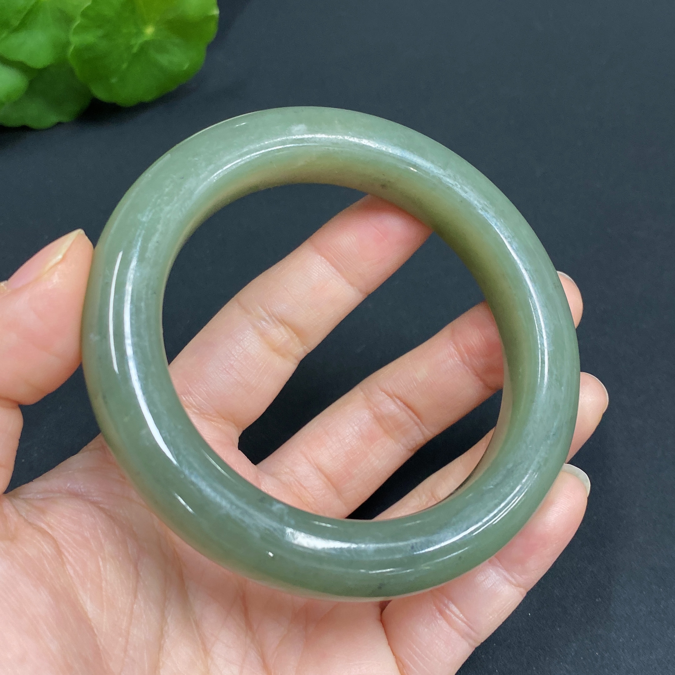 H29366309 Hetian Jade Round Bracelet  Size 56.6  Total Weight Approx. 71.1g