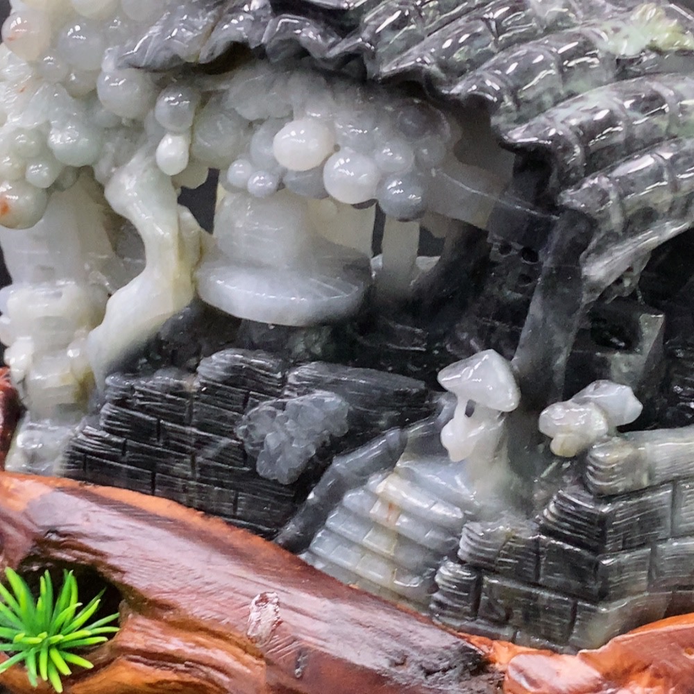 F34045723 Jadeite ornament with base, fractured