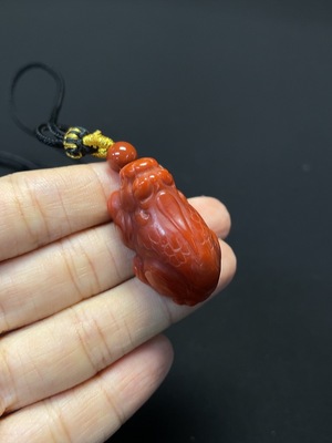 C46535514 南红玛瑙挂件 可见有机物 含绳 货品总重约16.57g