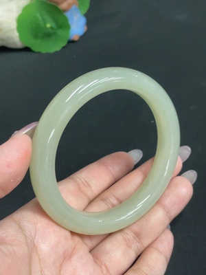 H33932295 Hetian Jade Round Bracelet Size 61.4 Total Weight Approx. 62.3g