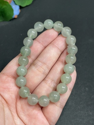 H30463098 非洲翠（独龙玉）手串       卡 10.5   mm左右      货品总重约34.8g