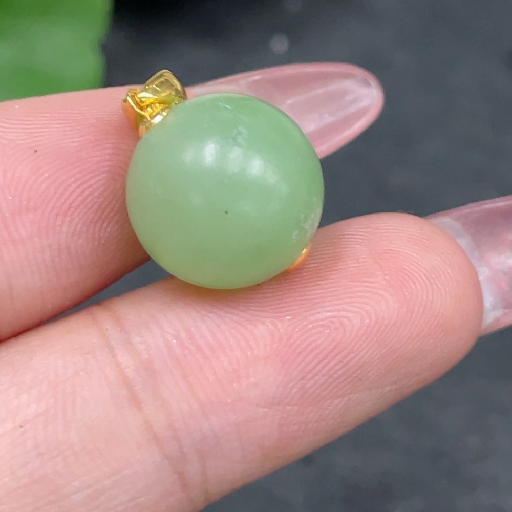 H34959331 Hetian Jade Bezel Pendant with Bead Inlay, Approx. 12mm, Suspected Gold-Plated, Total Weight Approx. 2.7g