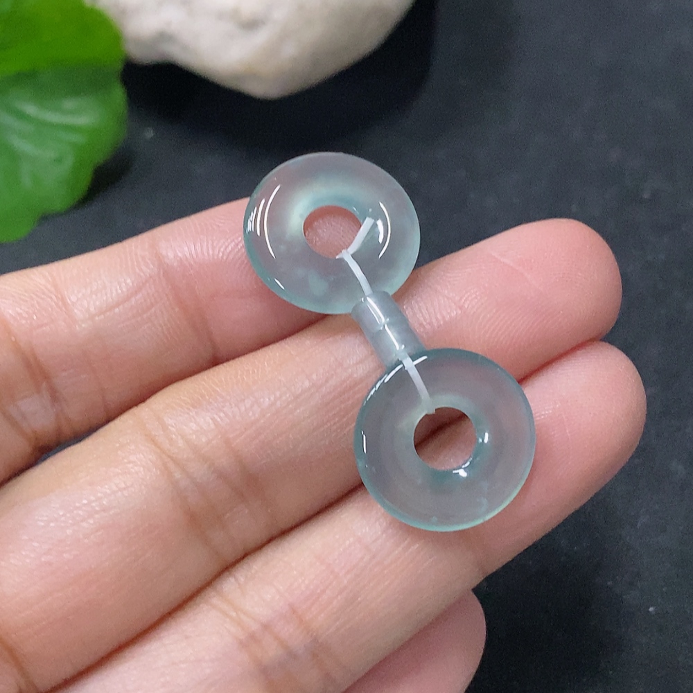 F33888009 Jadeite donut pendant