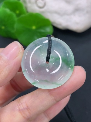 F41934556 翡翠挂件平安扣 货品总约重 含绳11.7g